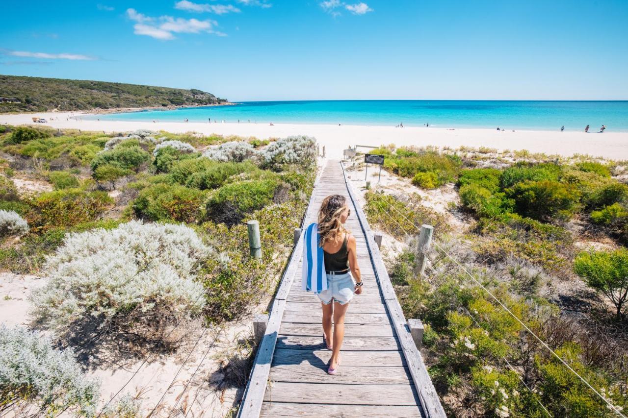 Pullman Bunker Bay Resort Margaret River Dunsborough Exteriér fotografie A boardwalk at Cable Beach