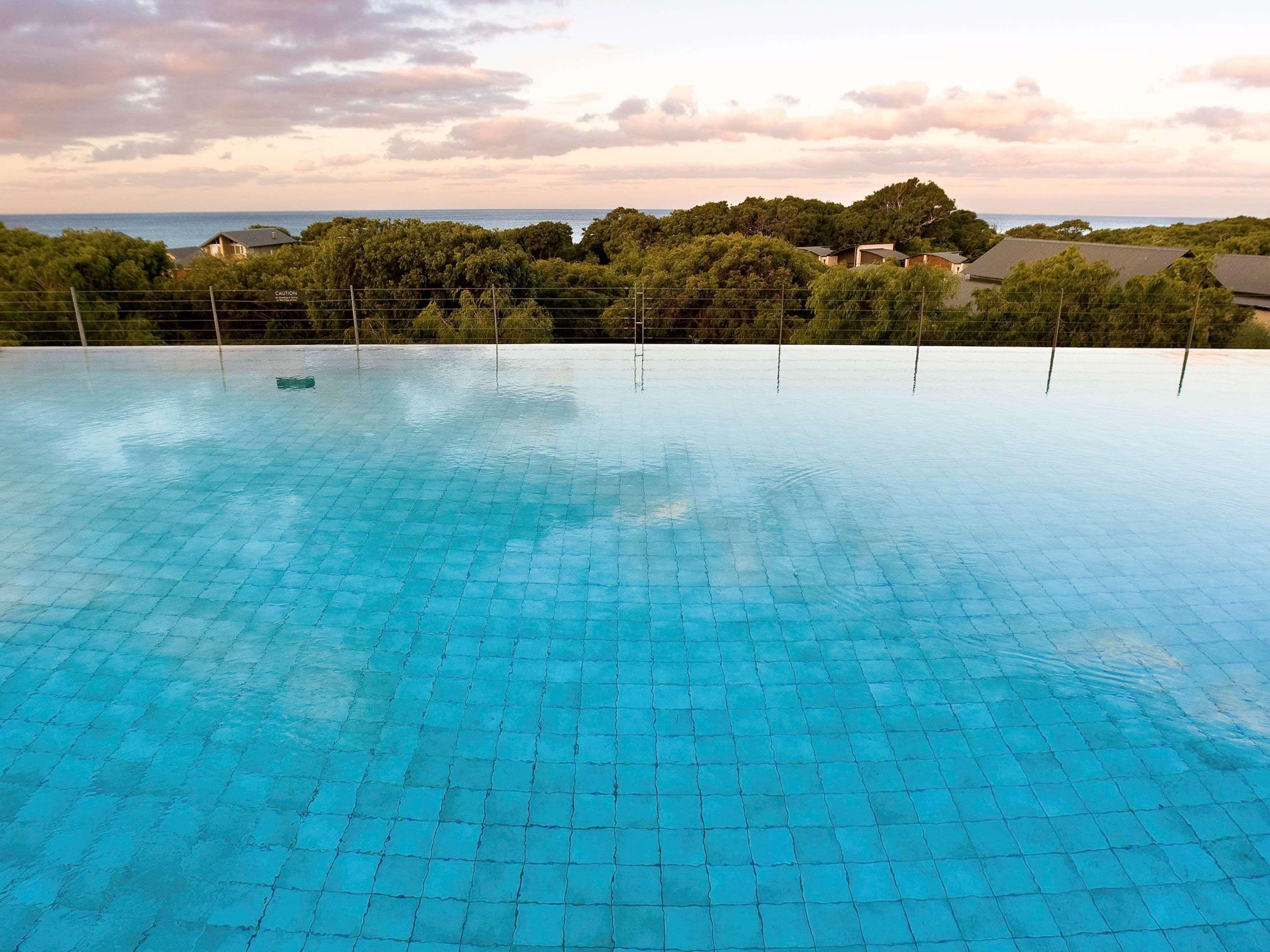 Pullman Bunker Bay Resort Margaret River Dunsborough Exteriér fotografie Infinity pool at the Sheraton Resort, Fiji