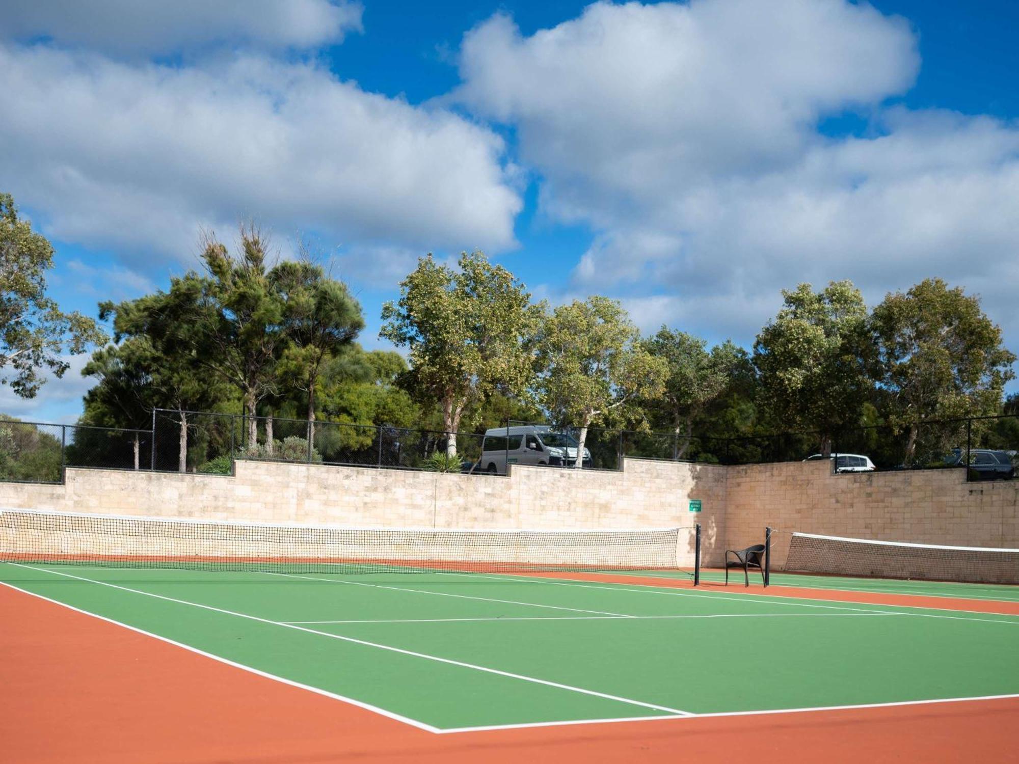 Pullman Bunker Bay Resort Margaret River Dunsborough Exteriér fotografie Tennis court at the University of Western Australia
